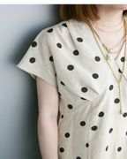 100% リネン 水玉柄 V ネック半袖ワンピース スリム見え